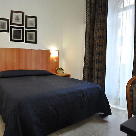 רומא Hotel Fiorenza חדר תמונה