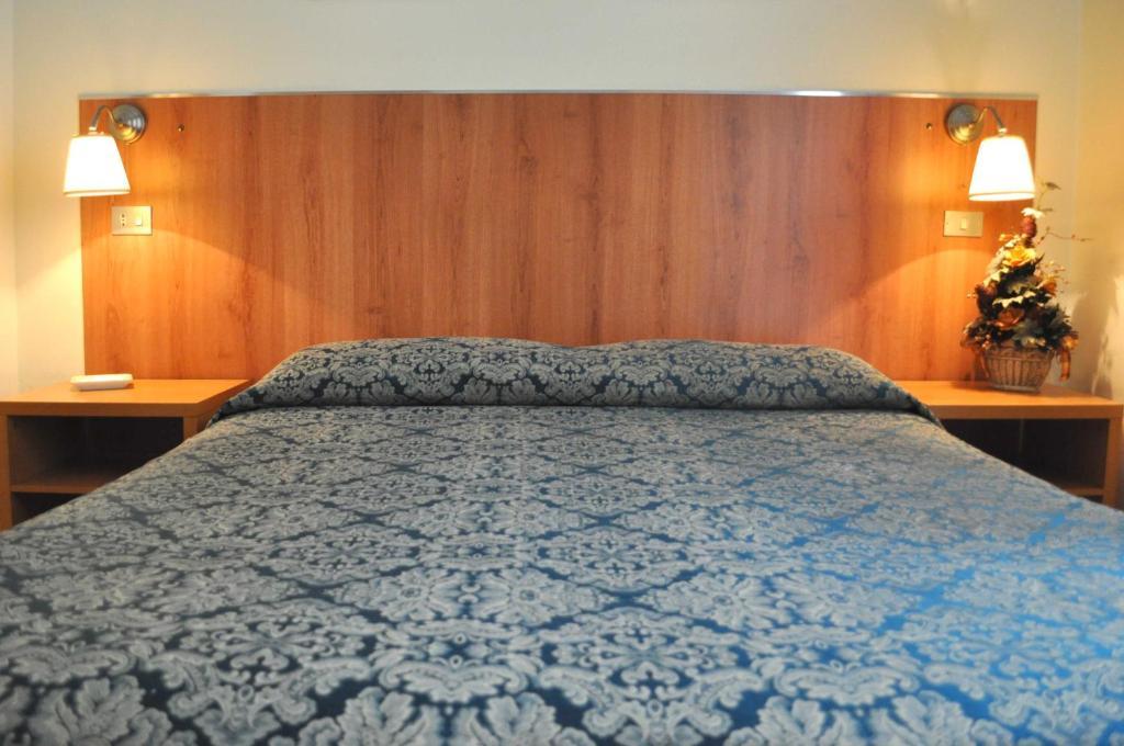 רומא Hotel Fiorenza מראה חיצוני תמונה