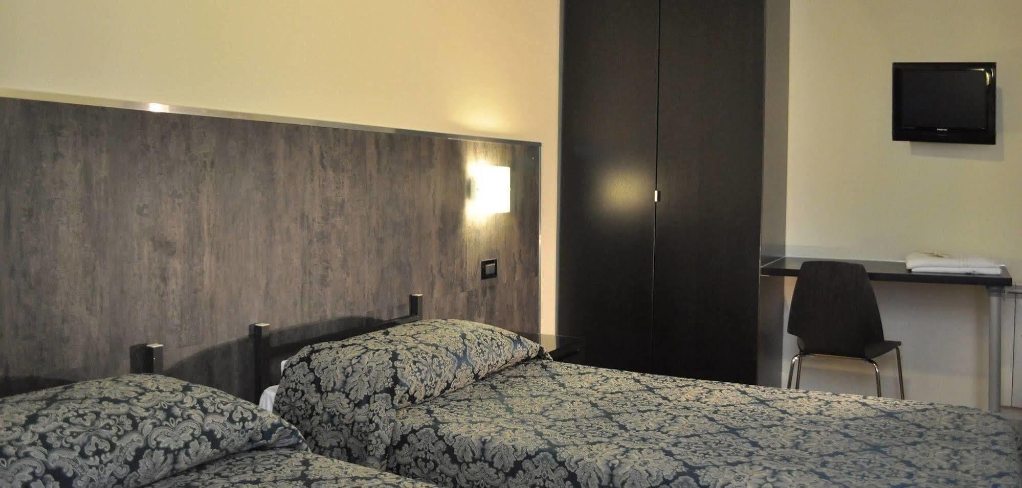 רומא Hotel Fiorenza מראה חיצוני תמונה