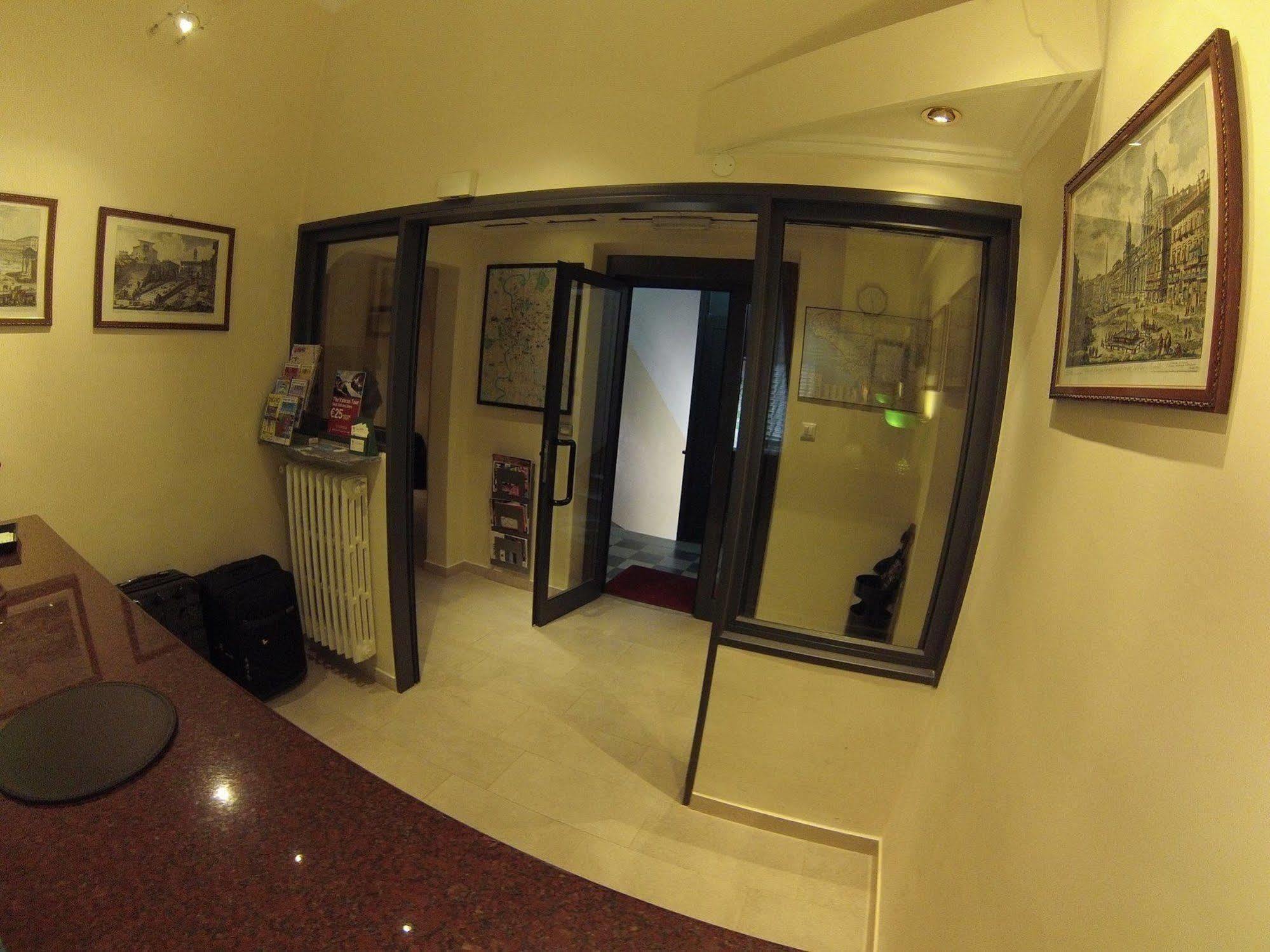 רומא Hotel Fiorenza מראה חיצוני תמונה