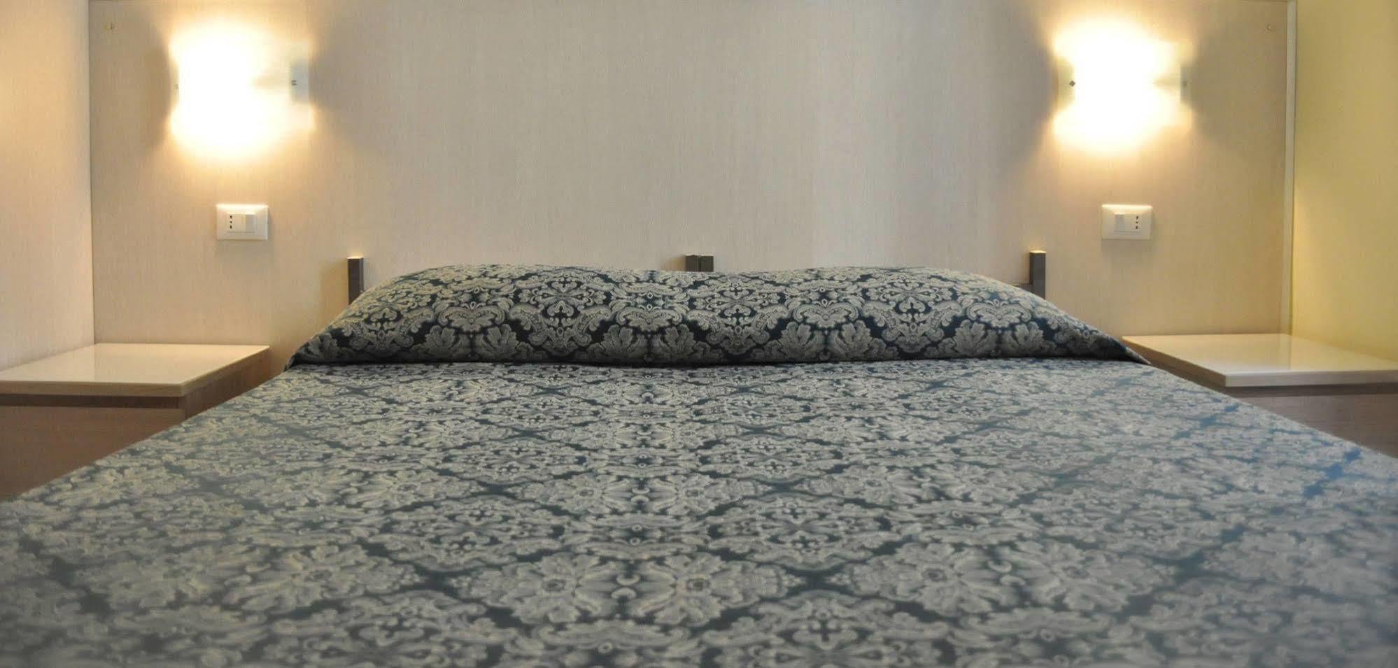 רומא Hotel Fiorenza מראה חיצוני תמונה